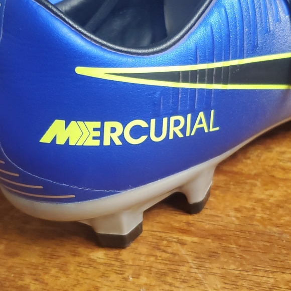 Nike Soccer shoes - Picture 8 of 9